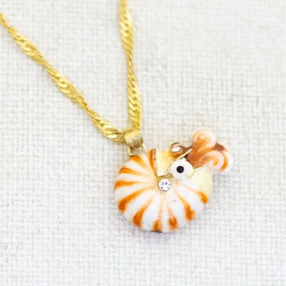 20 inch, Vintage Shell-shaped Pendant Gold Tone Necklace - P1 - Picture 1 of 3